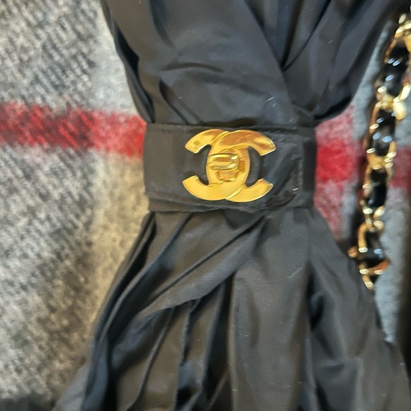 Vintage COCO CHANEL Patent Leather Umbrella Holder w/Chain and Umbrella - Picture 2 of 13